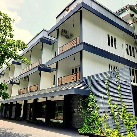 Emperor-Hotel Rachana Continental Pvt Ltd Kizhake Chālakudi Kültér fotó