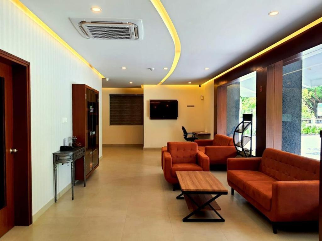 Emperor-Hotel Rachana Continental Pvt Ltd Kizhake Chālakudi Kültér fotó