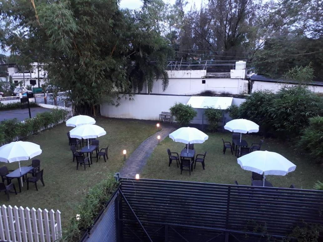 Emperor-Hotel Rachana Continental Pvt Ltd Kizhake Chālakudi Kültér fotó