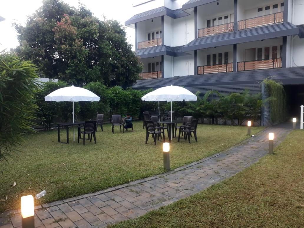 Emperor-Hotel Rachana Continental Pvt Ltd Kizhake Chālakudi Kültér fotó