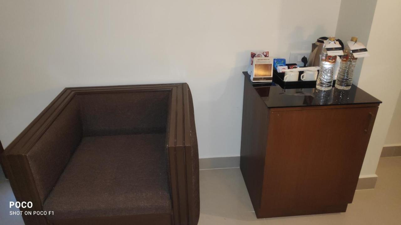 Emperor-Hotel Rachana Continental Pvt Ltd Kizhake Chālakudi Kültér fotó