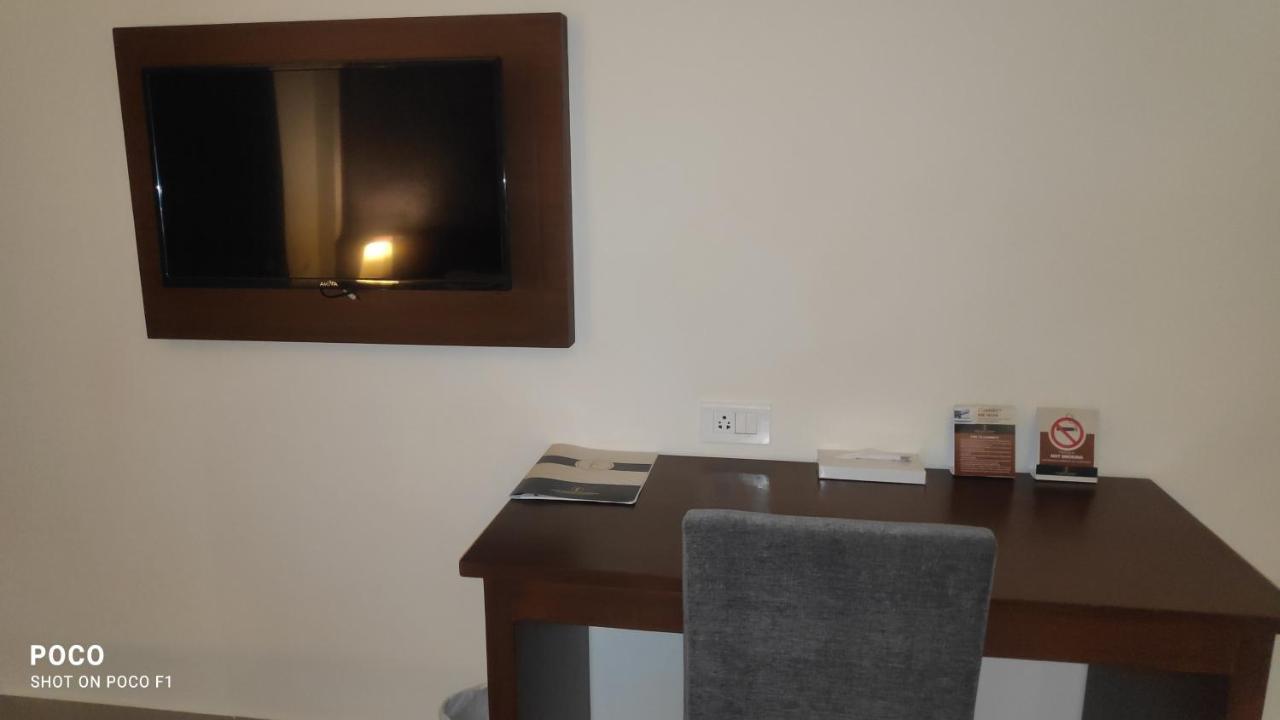 Emperor-Hotel Rachana Continental Pvt Ltd Kizhake Chālakudi Kültér fotó